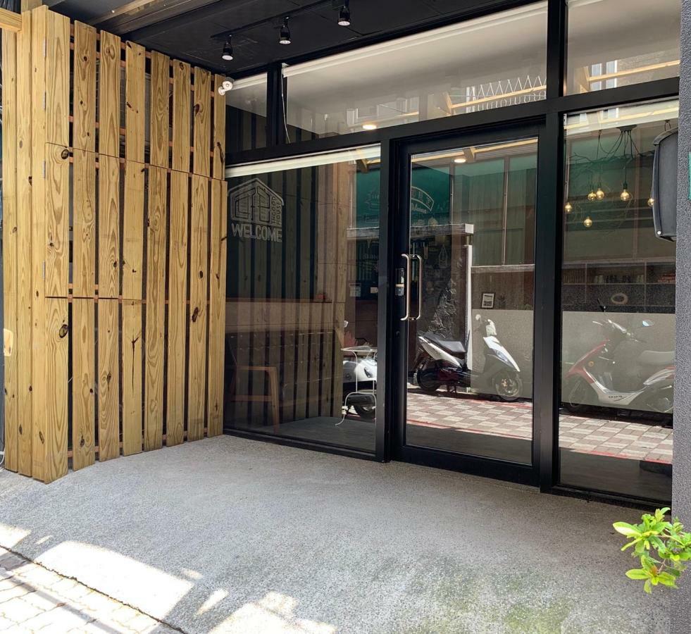 Bird Series B&B&Hostel複合式民宿#本國旅客須先匯款 Тайнань Экстерьер фото