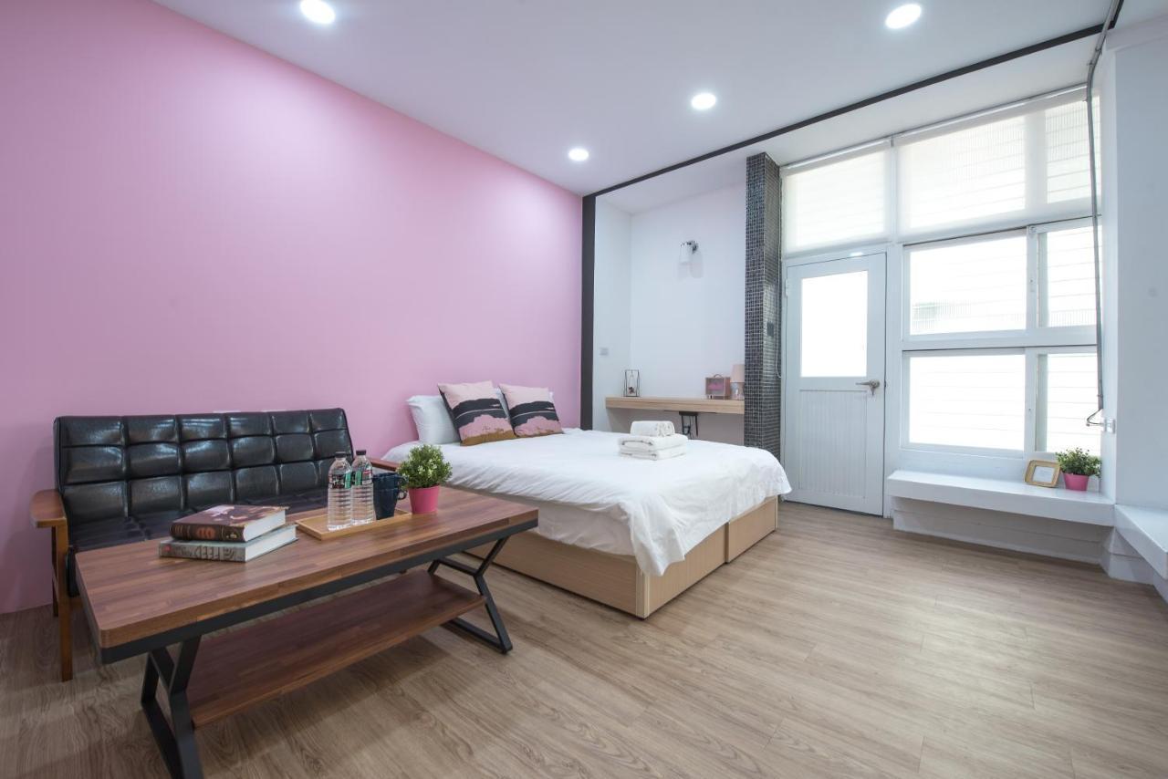 Bird Series B&B&Hostel複合式民宿#本國旅客須先匯款 Тайнань Экстерьер фото